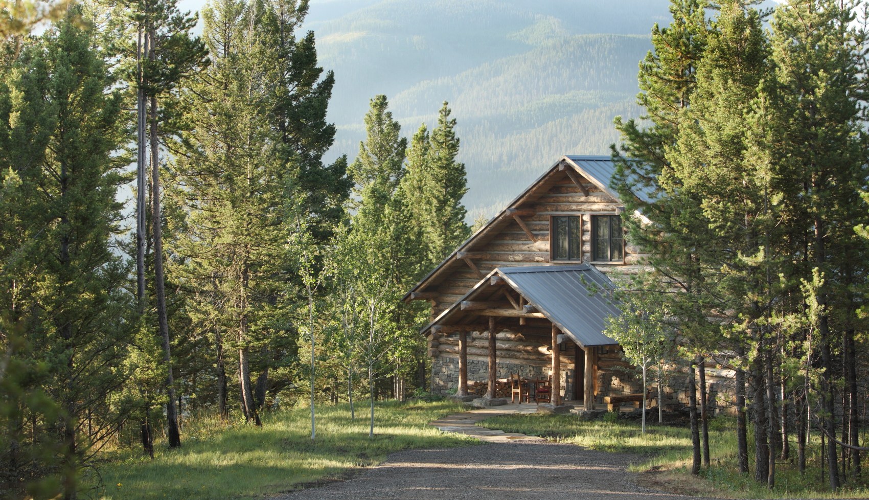 A New Montana Cabin Used Native Pine Felled & Sanded on Site